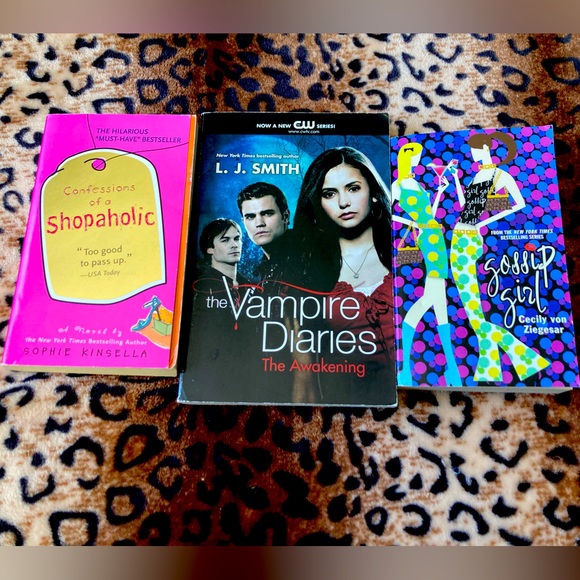 Teen Drama Books Young Adult Novels Lot of 3 Gossip Girl , Vampire , Shopoholic - Picture 1 of 7